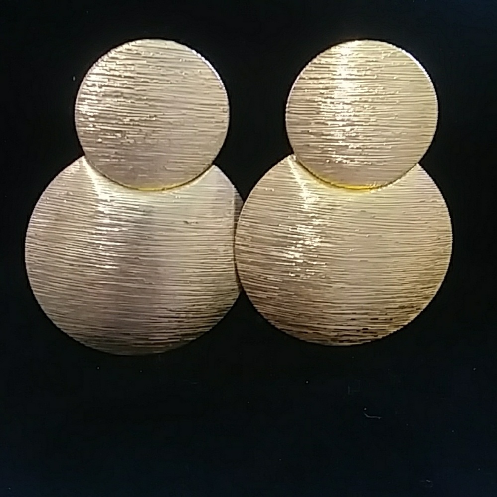 Brushed gold retro large round earrings